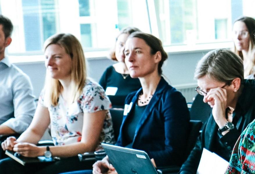 Anette Stumptner (m) und Karoline von Köckritz (r) beim Kiron Meetup